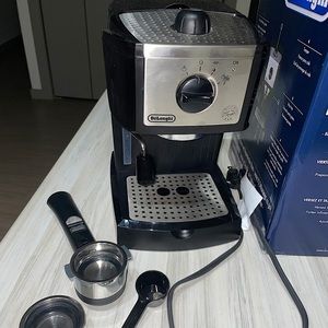 DeLonghi Espresso Machine - BRAND NEW